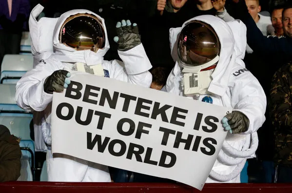 Photo: Benteke et les astronautes