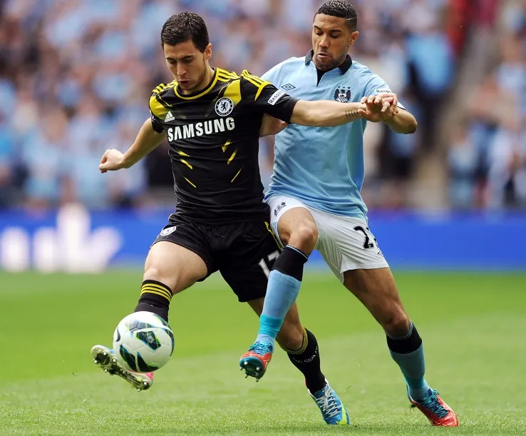 Manchester City rejoint Wigan en finale