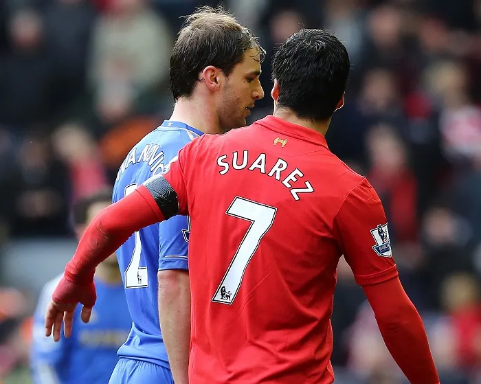 Liverpool sanctionne Suárez