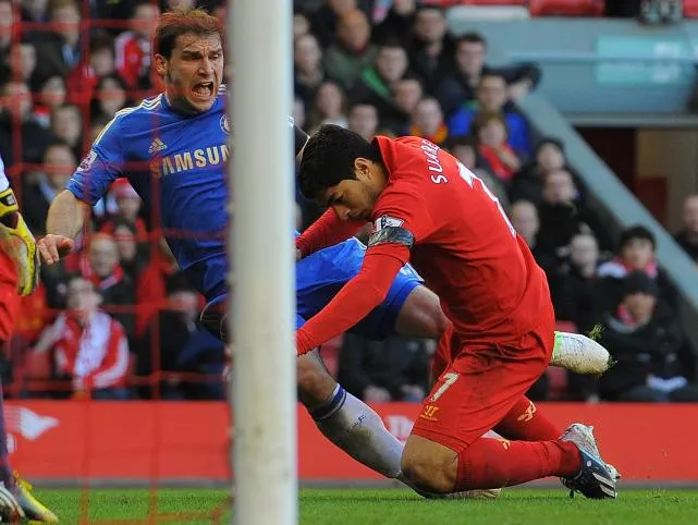 Suarez suspendu dix matchs