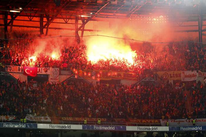 Photo: Le bordel des fans du Galatasaray