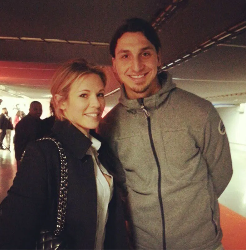 Photo: Ibra tape la pose avec Lorie