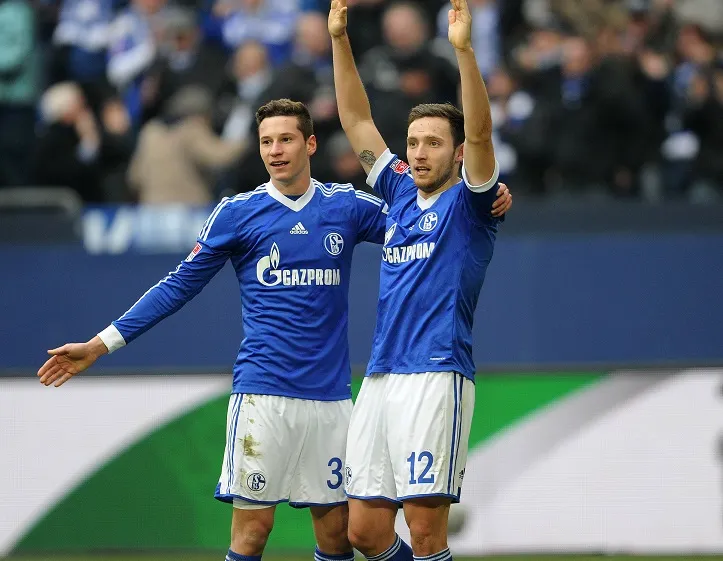 Schalke rit, Düsseldorf pleure