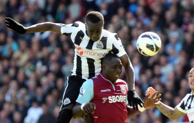 Photo : les gants de Cheick Tiote