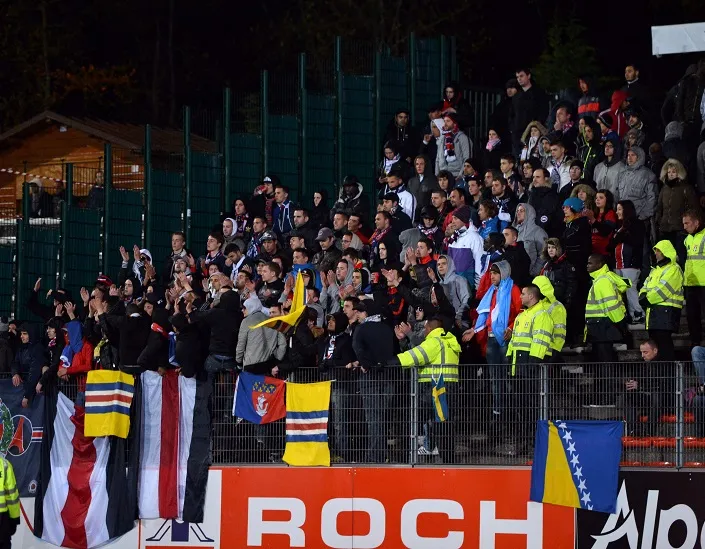 Plainte contre des supporters parisiens