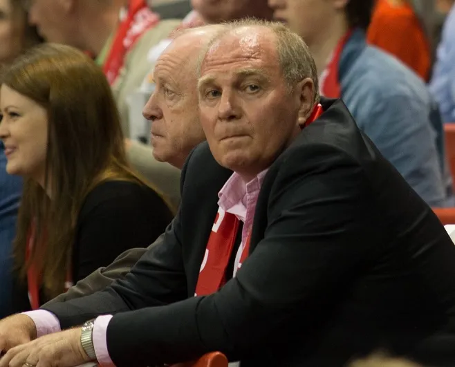Hoeness reste au Bayern