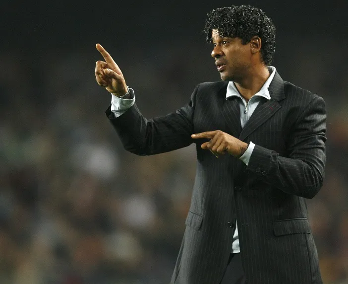 Rijkaard n&rsquo;entraînera pas le PSG