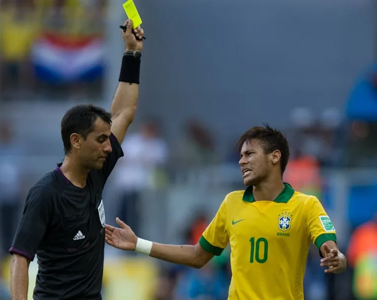 Neymar fait beaucoup de fautes