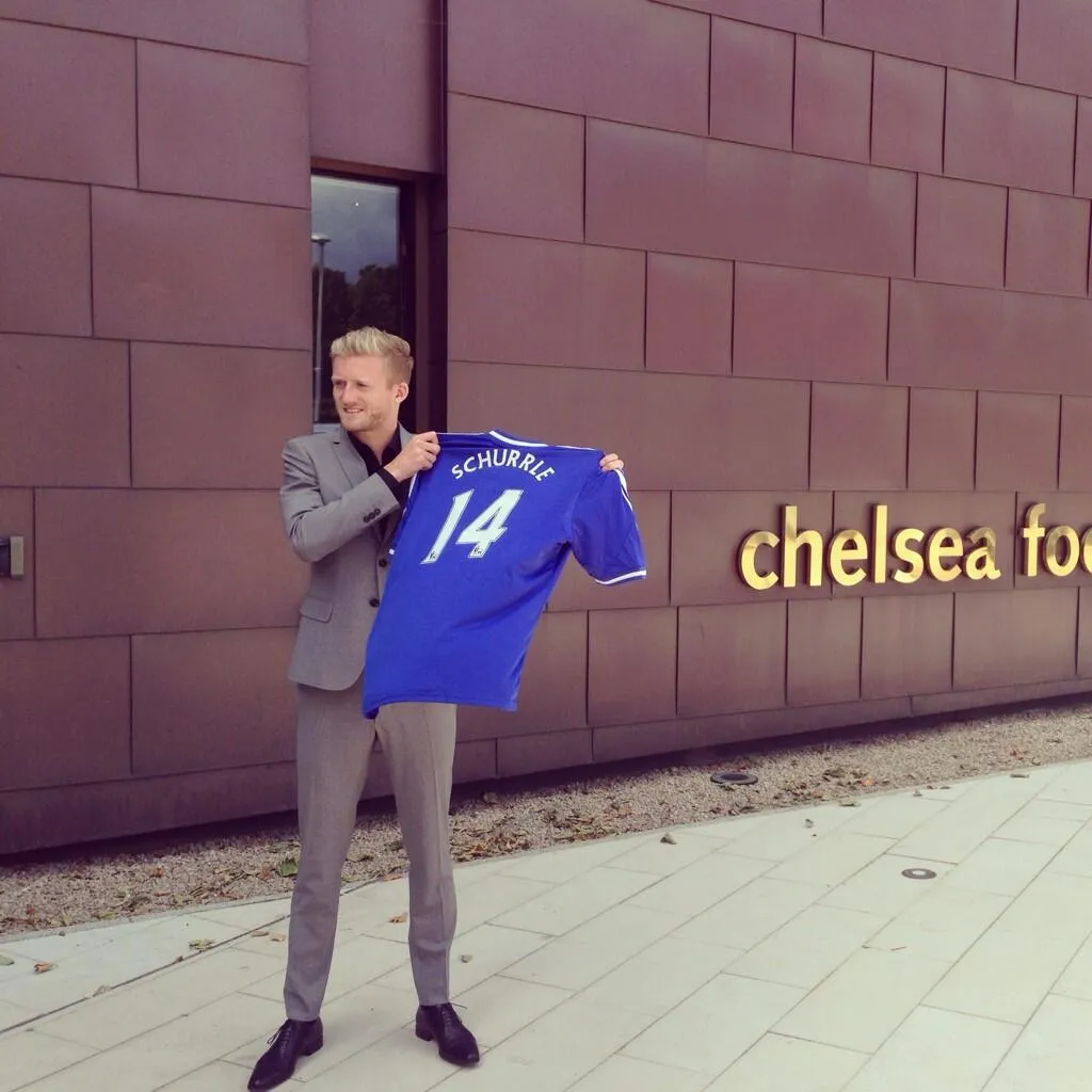 Photo : Schürrle signe à Chelsea