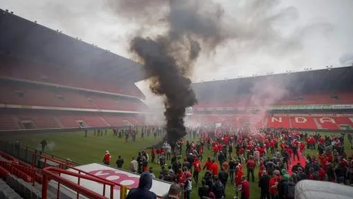 Photo : la colère monte au Standard