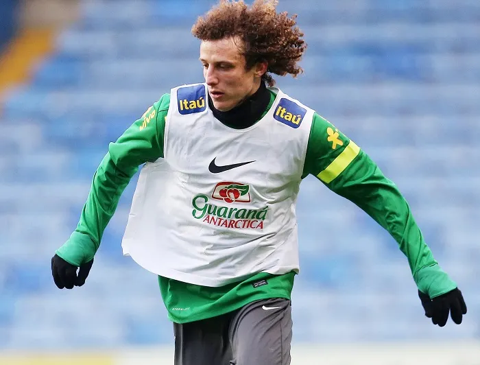 David Luiz démonte les Anglais