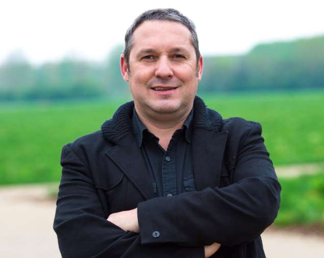 «<span style="font-size:50%">&nbsp;</span>Iggy Pop, torse nu dans ses cages<span style="font-size:50%">&nbsp;</span>»