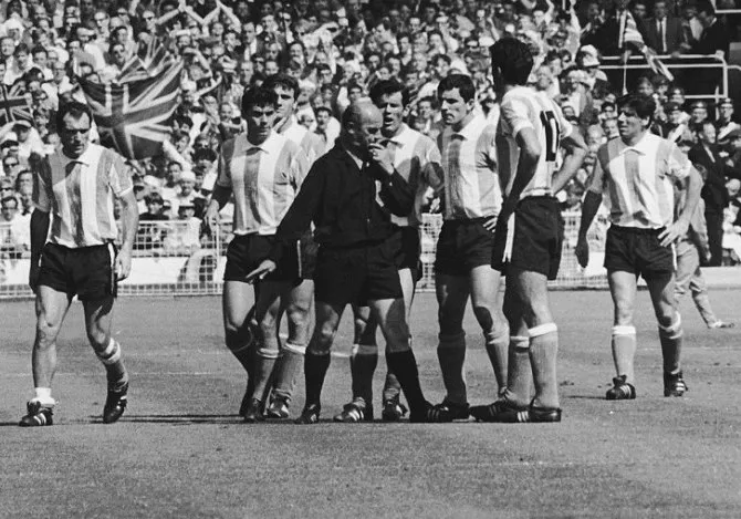 Angleterre-Argentine, Round 1