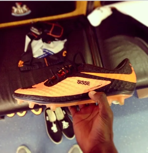 Photo : Nike et Papiss Sissé