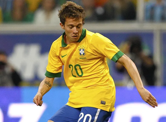 Bernard resterait bien au Brésil