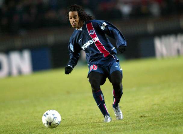 Ronaldinho serait «<span style="font-size:50%">&nbsp;</span>ravi de rejouer au PSG<span style="font-size:50%">&nbsp;</span>»