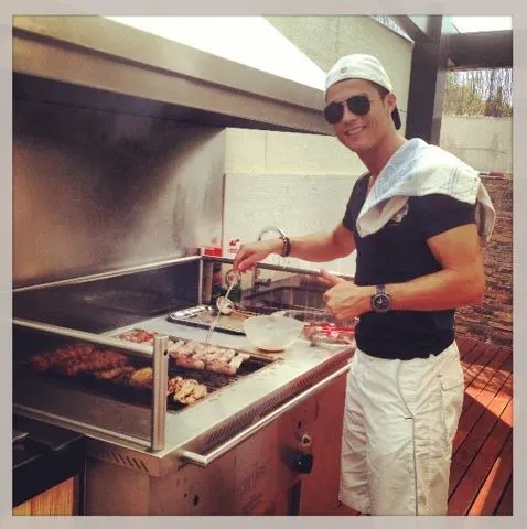 Photo : CR7 paye son BBQ