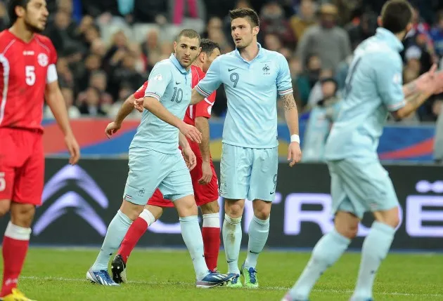 La France débute avec Benzema et Giroud