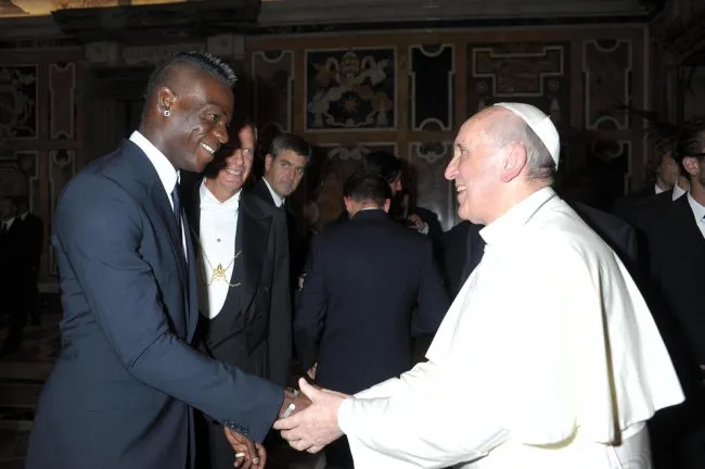 Photo : Balotelli et le pape