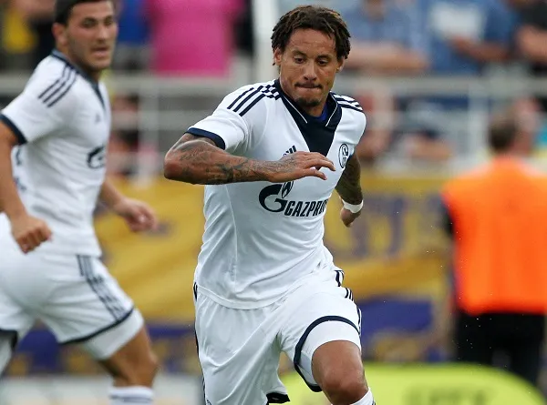 Jones suspendu mais pas opéré