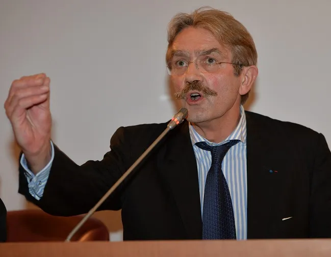 Taxe à 75% : la réponse du milieu du foot