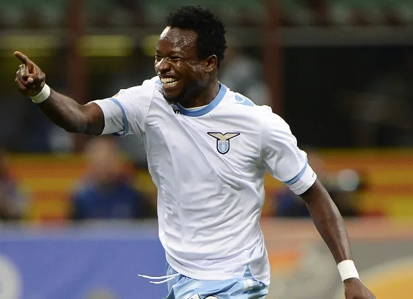 Ogenyi Onazi rattrape un voleur