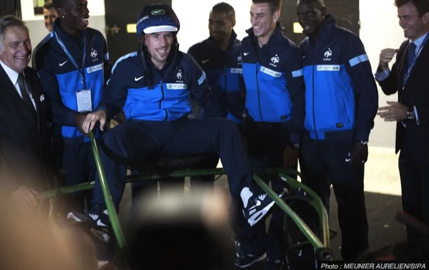 Photo: Ribéry joue au jockey