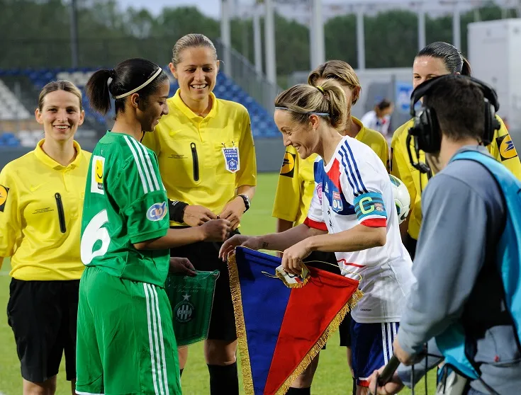 Une escorte pour les Lyonnaises