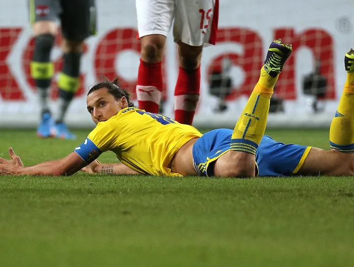 Ibra touché au genou