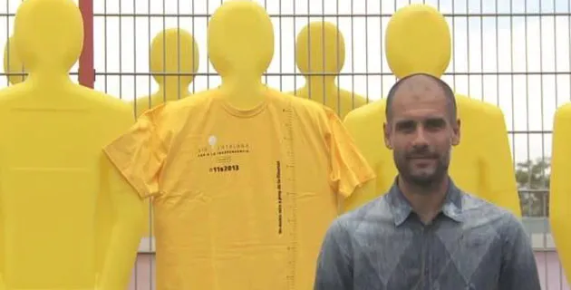 Photo : Guardiola porte le maillot jaune