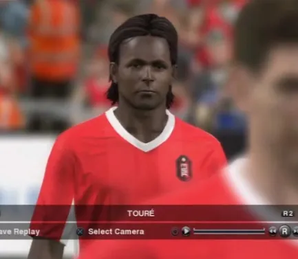 Photo: Touré méconnaissable sur PES