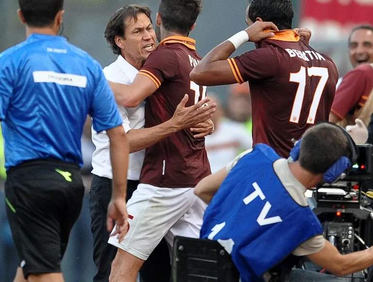 Rudi Garcia montre les muscles