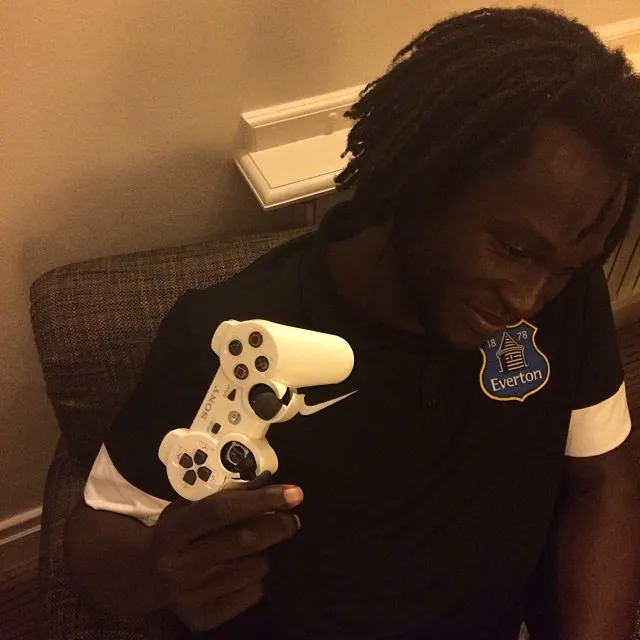 Photo : Lukaku détruit sa manette