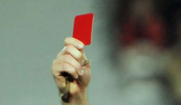 Sourd-muet, il proteste et prend un rouge