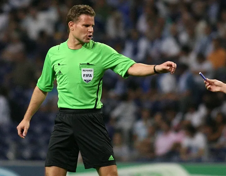 Un arbitre fantôme pour Milan/Barça