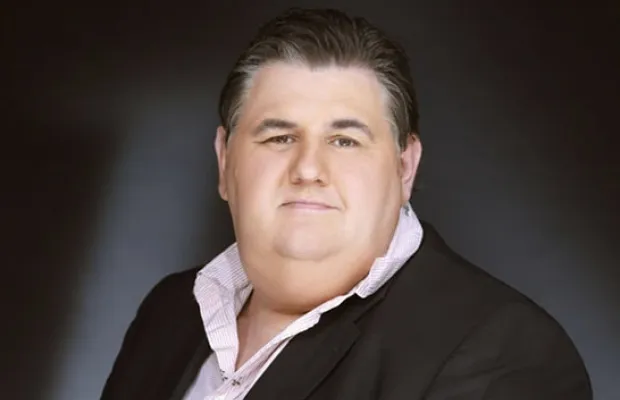 Pierre Ménès remercie Évra