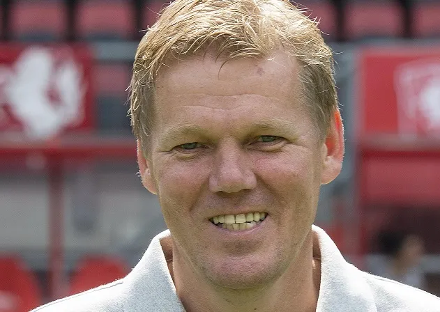 Il perd une dent en fêtant le but