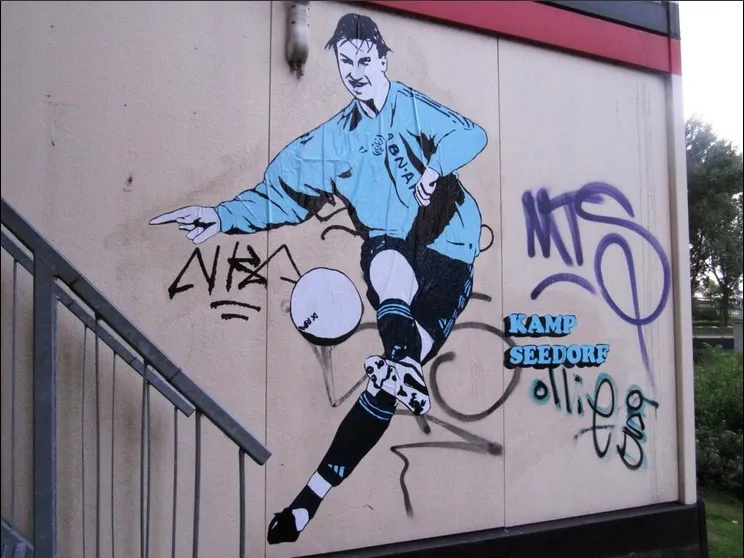 Le Street Art touche enfin du ballon