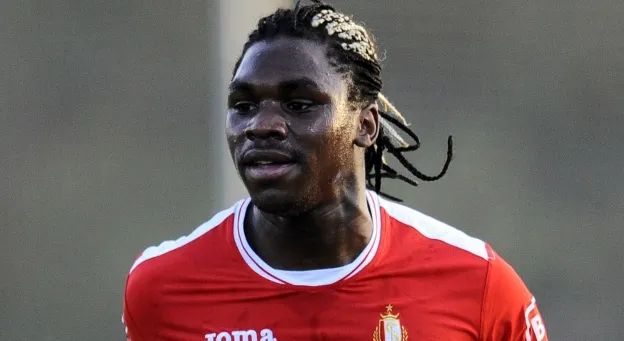 Il enfonce trois voitures et une maison