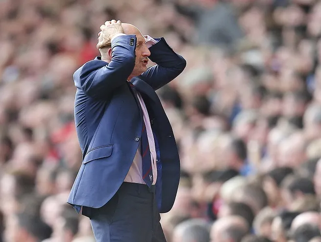 Holloway quitte Palace