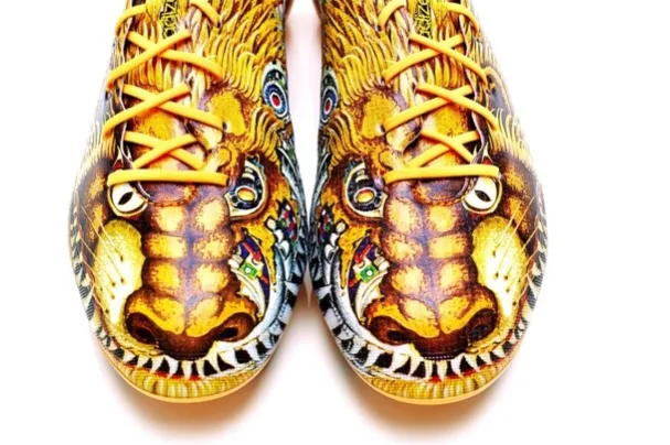 Photo : Les pompes folles de Lucas Moura