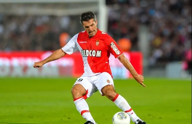 Pourquoi les footballeurs font-ils souvent plus vieux que leur âge ?