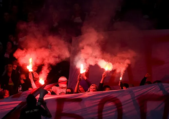 Drapeaux nazis dans les tribunes du Spartak Moscou