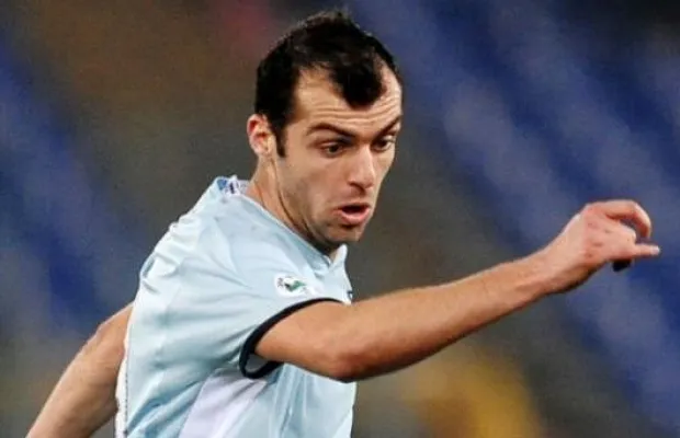 Elle s&rsquo;offre des voyages avec la CB de Pandev