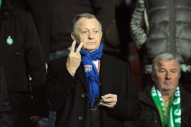 Photo : Les deux doigts d&rsquo;Aulas