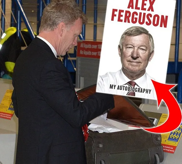Photo : Moyes lit Sir Alex Ferguson