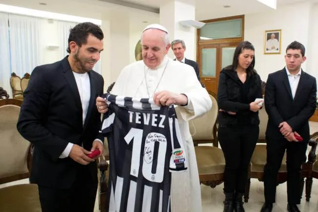 Photo : Tévez rencontre le pape