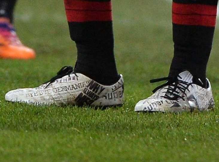 Photo : Les chaussures de Super Mario