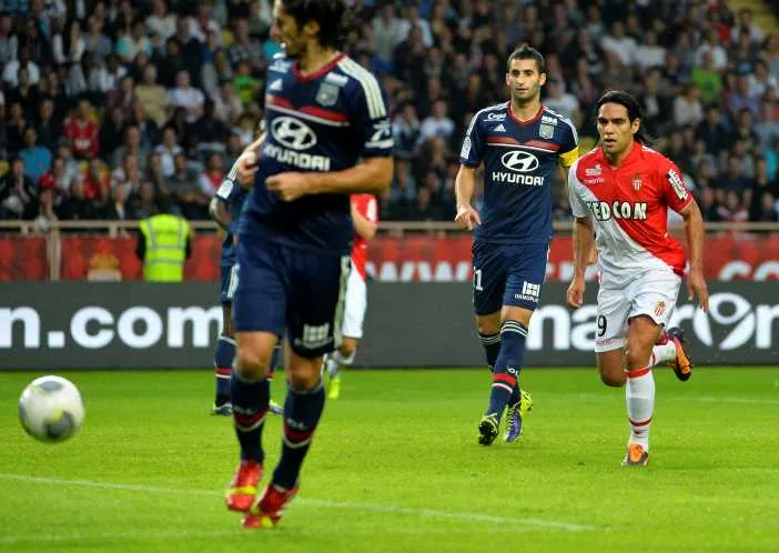 Falcao restera monégasque