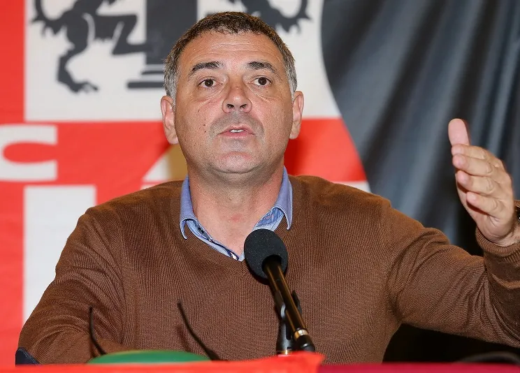 «<span style="font-size:50%">&nbsp;</span>Au pied du mur qu’on voit le maçon<span style="font-size:50%">&nbsp;</span>»